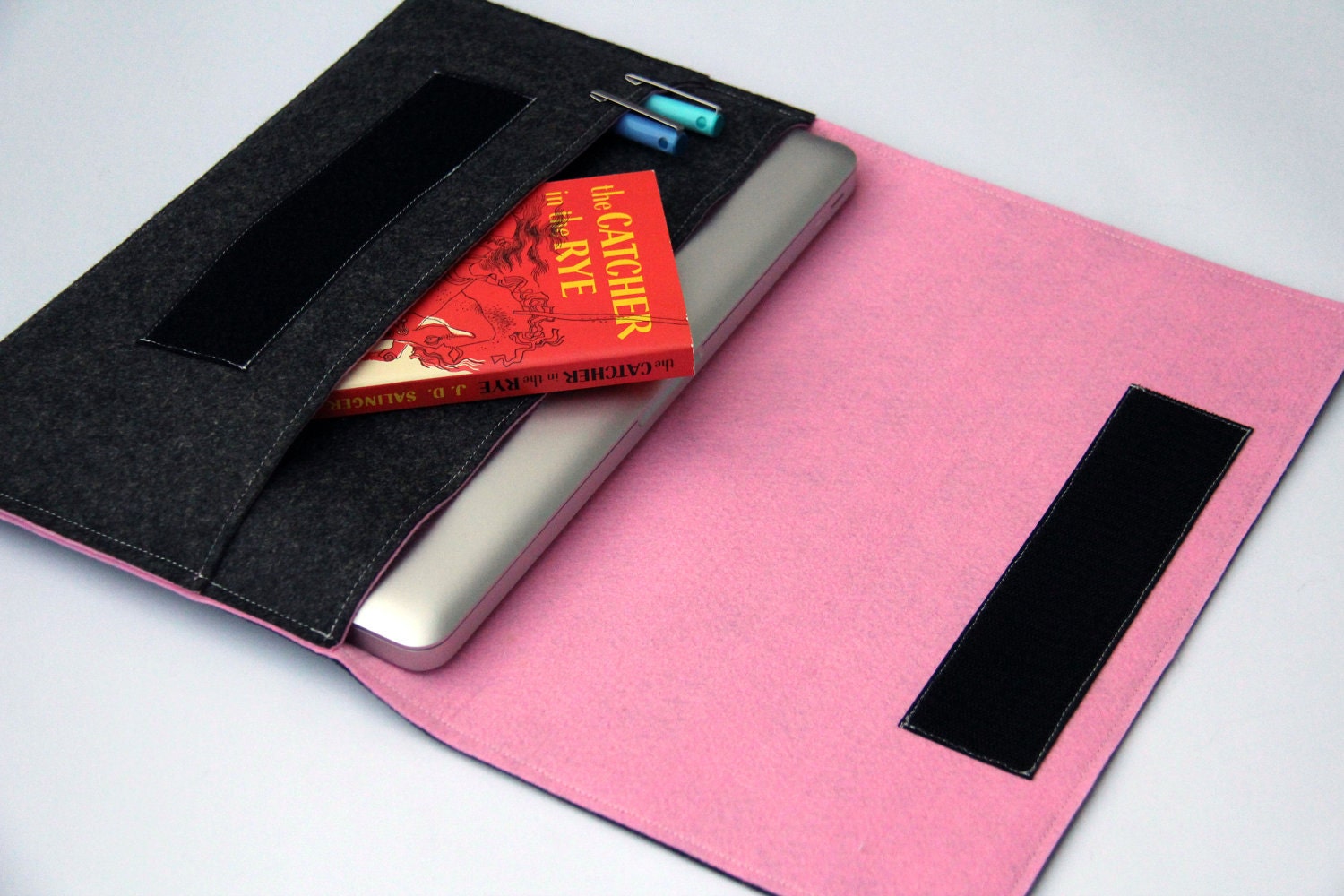 13" inch Apple Macbook Pro laptop Organizer Case Cover - Dark Gray & Pink - Weird.Old.Snail