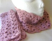 Crochet Fingerless Gloves and Cowl in Dusty Rose