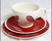 Art Deco Wade Trio, Dramatic Mid Century Wade 'Pagan' Red & Black Leafy Cup, Saucer, Teaplate Trio Set 1950s