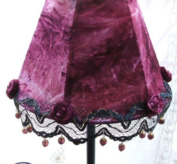 Gothic Atmosphere Velvet Table Lamp With Handmade Flowers and Glass Beads - AnatBon Gothic Atmosphere Velvet Table Lamp With Handmade Flowers and Glass Beads - AnatBon