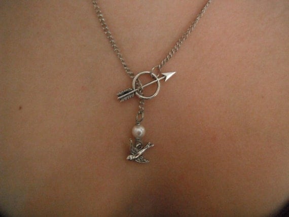 The Hunger Games - Katniss Mockingjay Pin Silver Archery Necklace with Peeta's Pearl - Lariat