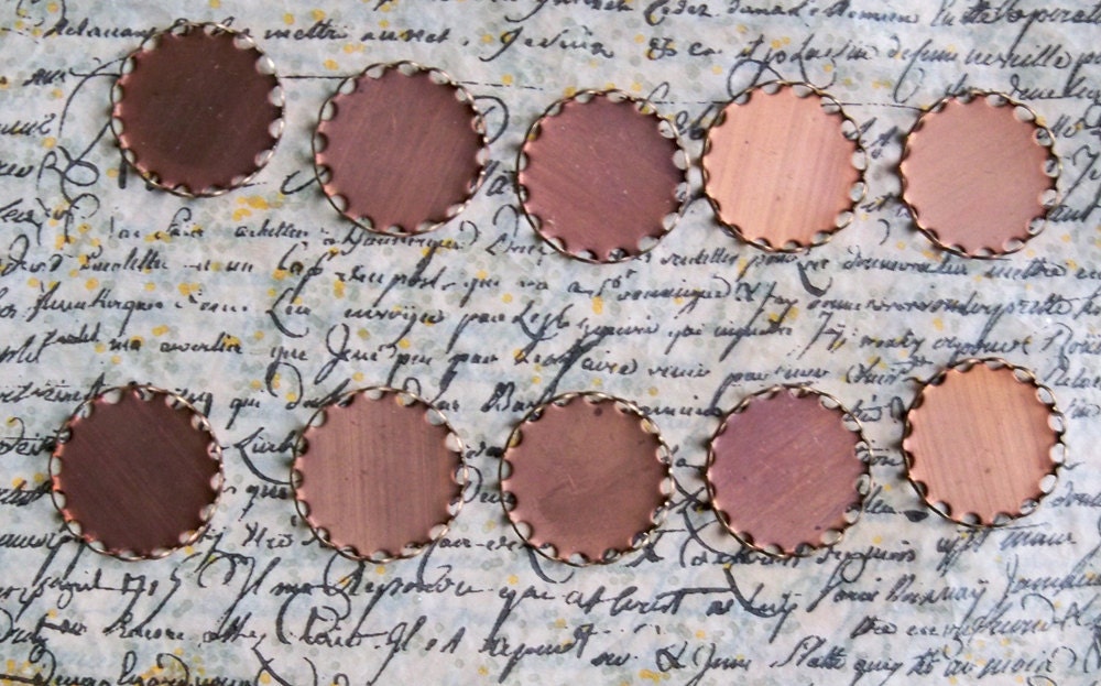 Ten 15mm copper cabochon settings with lace edge for Steampunk designers