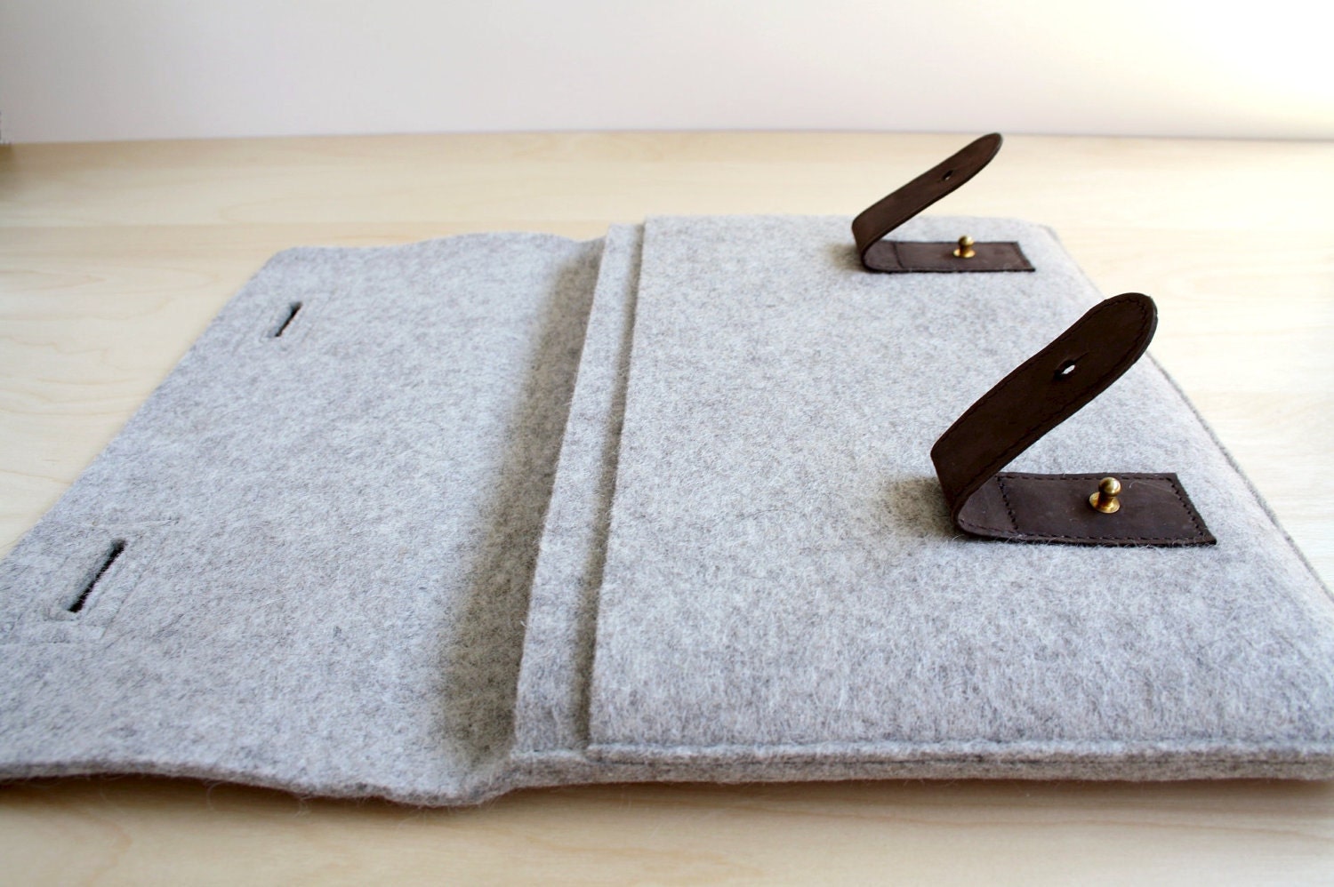 11 Inch MacBook Air Case/Sleeve (Arbutus) - Gray Wool Felt with Dark Brown Leather
