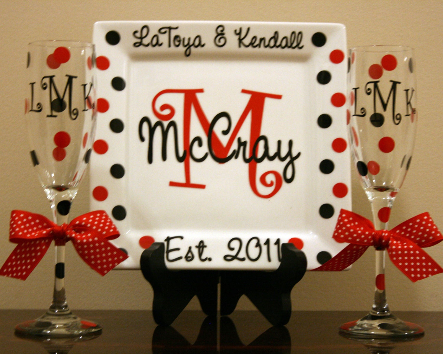 Personalized Porcelain Wedding or Anniversary Plate with 2 Champagne Flutes
