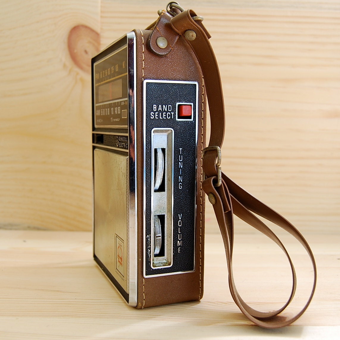 Vintage GE 1964 Portable Transistor Radio