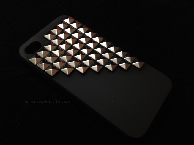 FREE Shipping -- Gunmetal Studs iPhone 4 4S Black Rubberized Matte Studded Phone Case AT&T Verizon Sprint