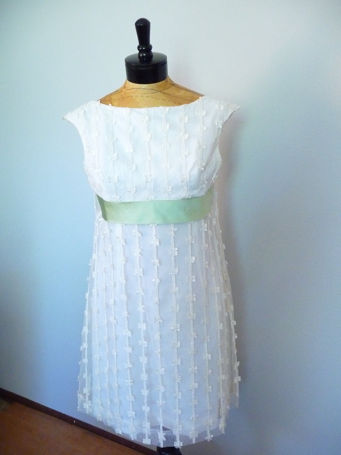Vintage 1960s Lace Wiggle Shift Dress