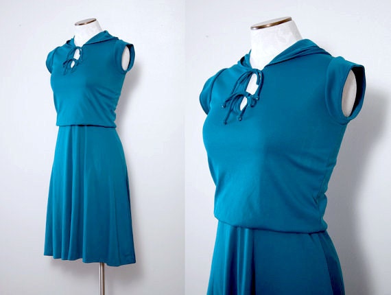 Hooded 1970s Day Dress Size Small Vintage