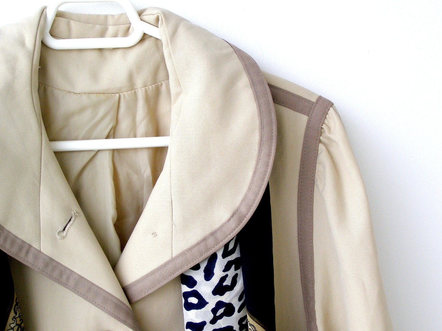 Vintage Women Raincoat, Women Beige Raincoat, Mid century fashion, mad men, autumn fashion, winter