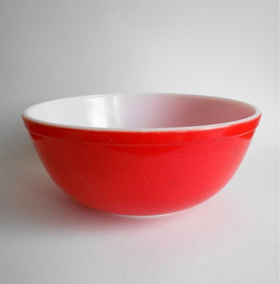Pyrex Mixing Bowl Primary Red 4 Quart 404 by OldVintageGoodies