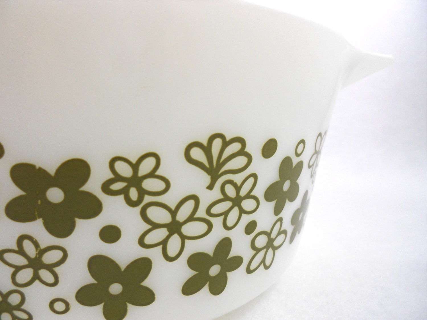 Pyrex Spring Blossom Casserole Dish 1.5 Quart Crazy Daisy