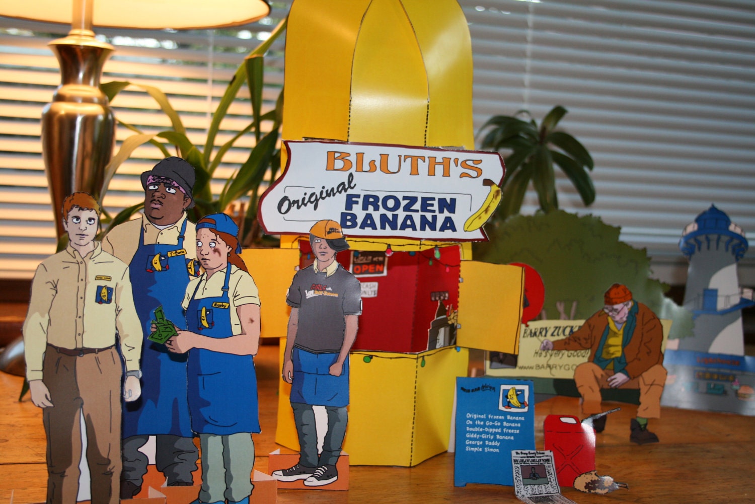 Arrested Development: Frozen Banana Stand Action Set (Cut-and-Fold Models, Paper Dolls, Fashion Dolls)