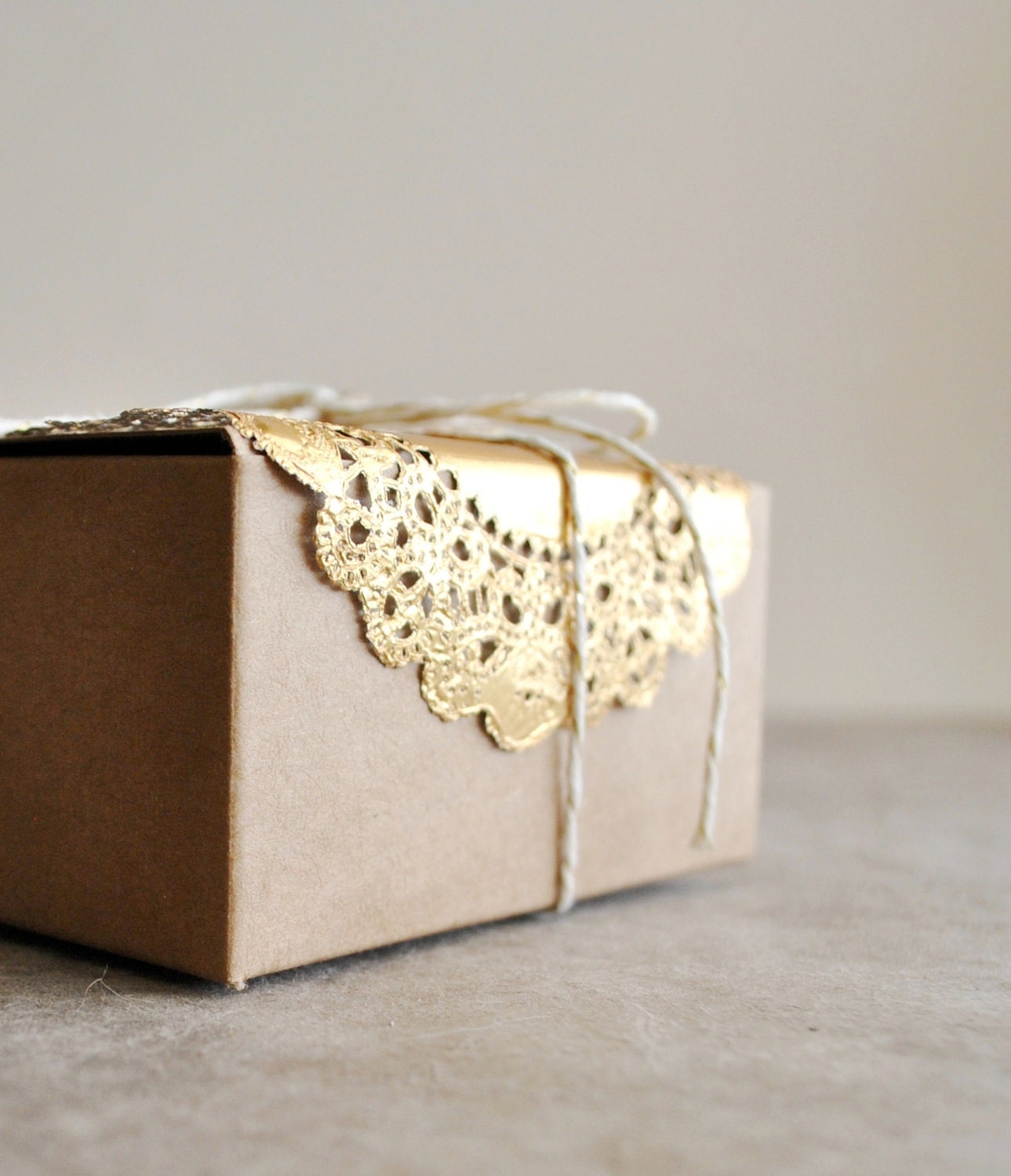 metallic gold doilies (10 doilies)