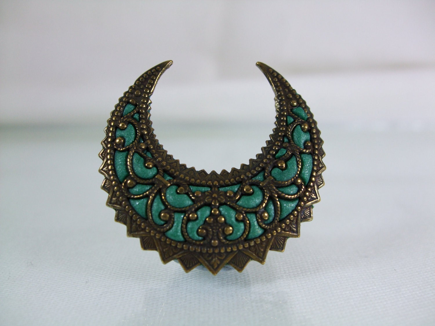 Vintage brooch retro pin green gold arabesq old style jewelry