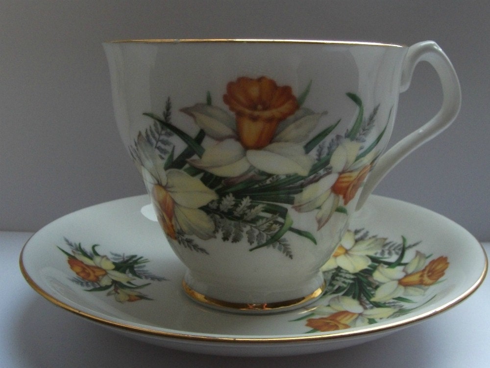 Windsor Teacup and Saucer Set Bone China England Daffodils
