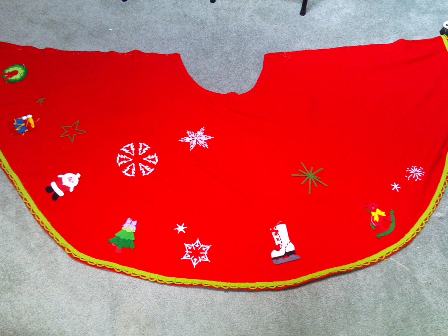 Large Vintage 1960s Christmas Tree Skirt