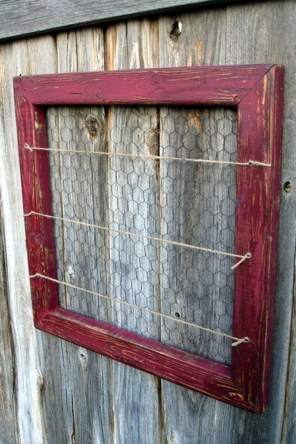 Rustic Barn Red Christmas Card Holder Decor Picture Memo Board Photo Display Message Center Reclaimed Wood & Chicken Wire
