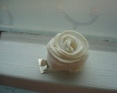 Alabaster Bloom hair clip