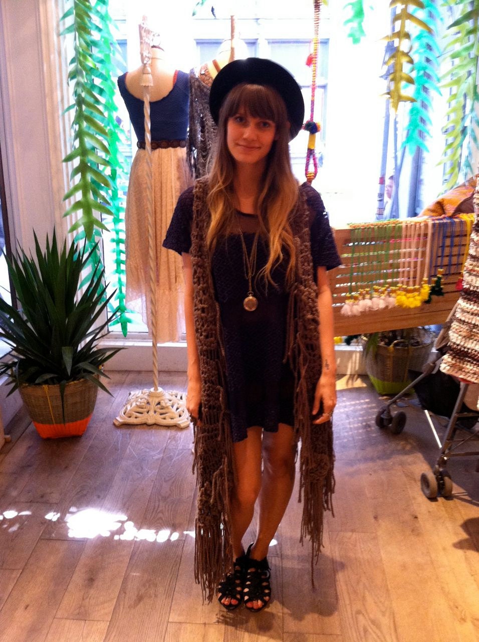 SWEET JANE VEST (dull brown)