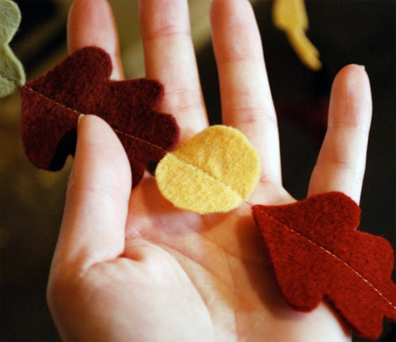 Felt Leaf Fall Garland 3 ft- Bring Autumn Forest Indoors, Hand-Cut Felt Leaves for Thanksgiving, Party Decor