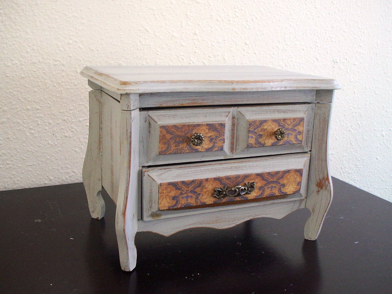 Light Gray Wooden Jewelry Box / Music Box