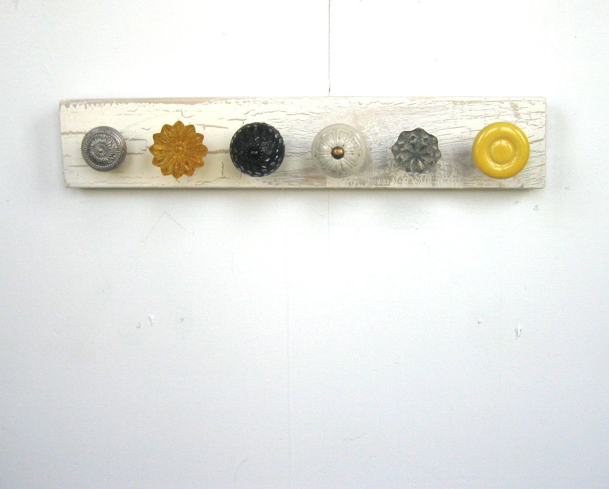 Necklace Holder with Gray and Yellow Knobs