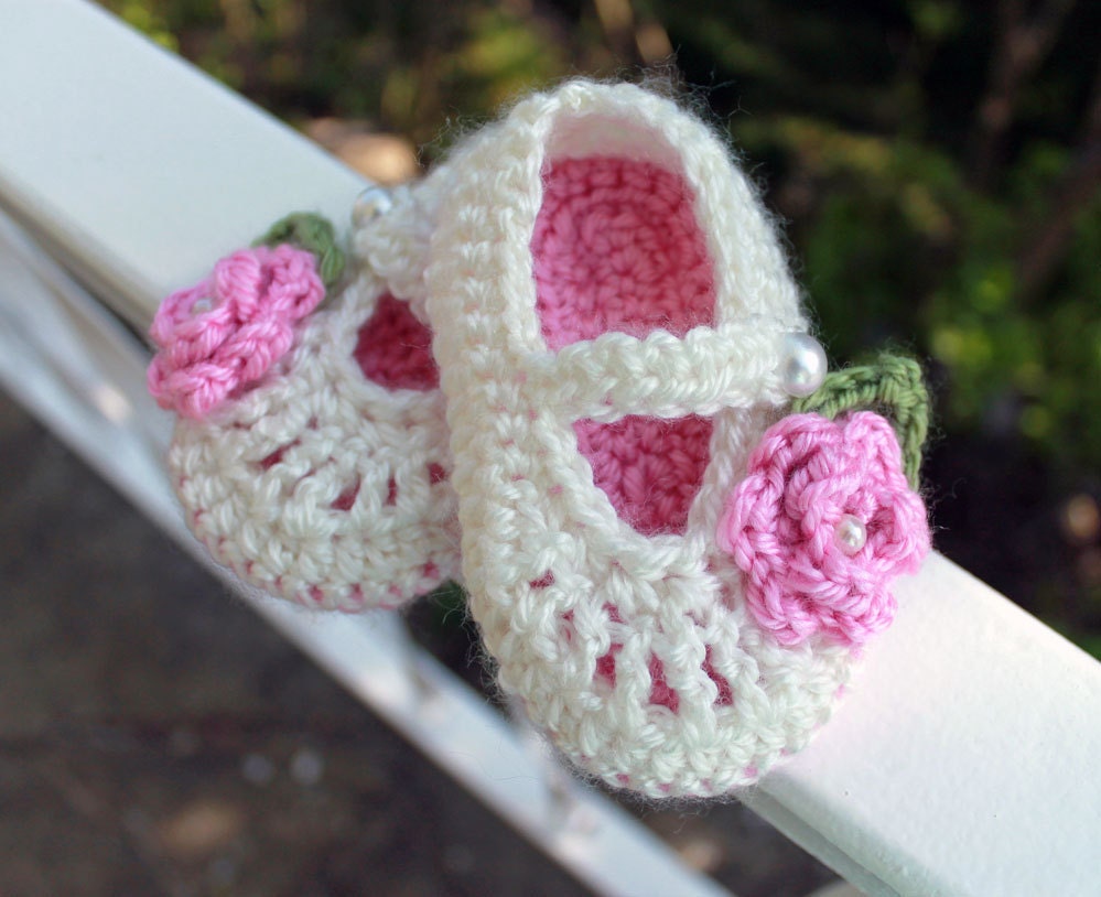 Baby Booties, Crochet, Mary Jane in Cream and Pink with  Roses, size 3 to 6 months, Ready to Ship - LittleLillyBug