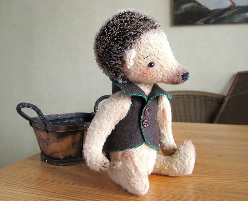 Artist Teddy Hedgehog Boris Broun Beige wood RESERVED