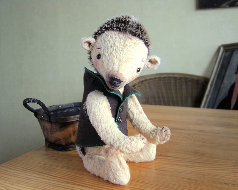 Artist Teddy Hedgehog Boris Broun Beige wood RESERVED