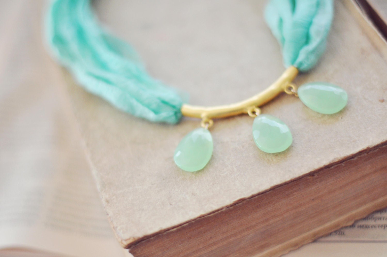 unique statement gemstone fashion necklace fresh mint green faceted chalcedony stones natural silk gold filled chain israel