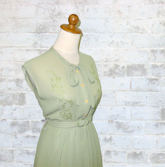 Vintage 70's Does 40's Embroidered Ribbon Dress XS or S
