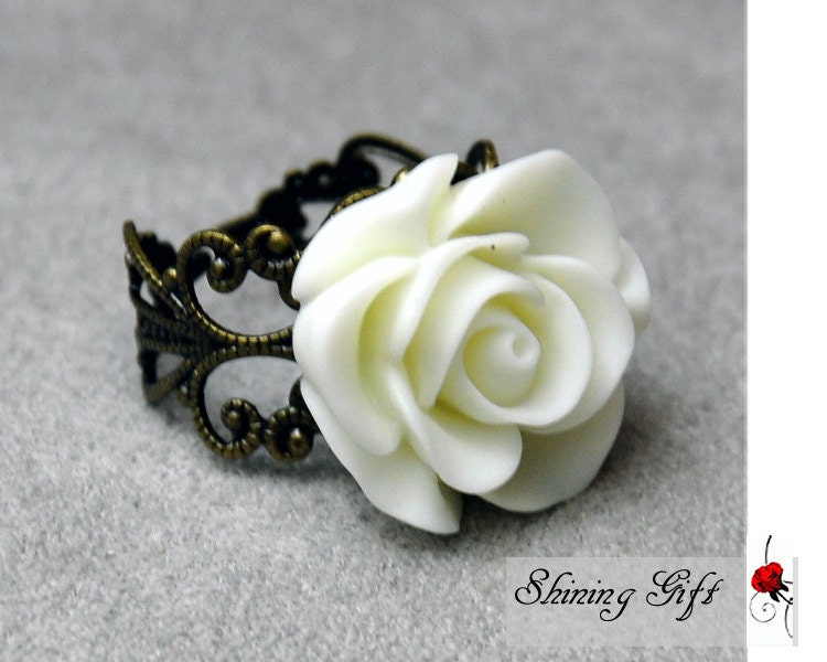 Vintage Inspired Blooming White Rose Flower Resin Ring