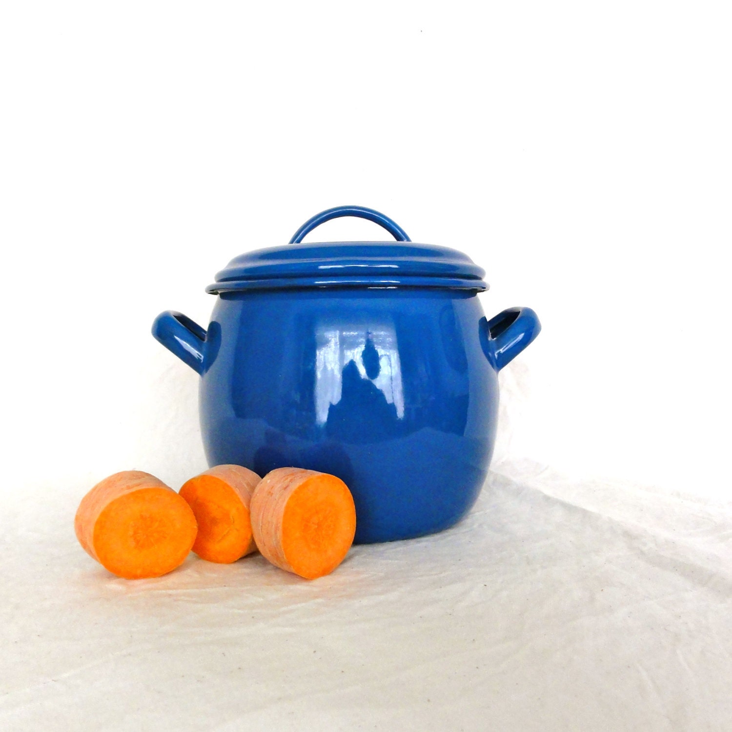 Vintage Pot Dutch Blue Small Enamel with Lid and by oldamsterdam