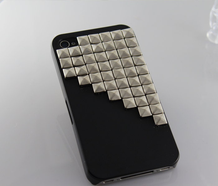 Silver  pyramid studded black Case for iphone 4 Case, iPhone 4s Case, iPhone 4 Hard Case