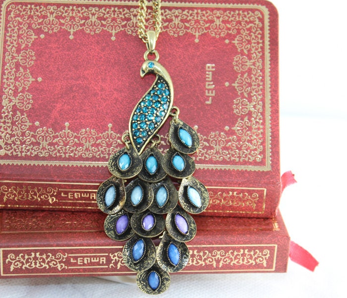 Long necklace with precious stones peacock vintage chain