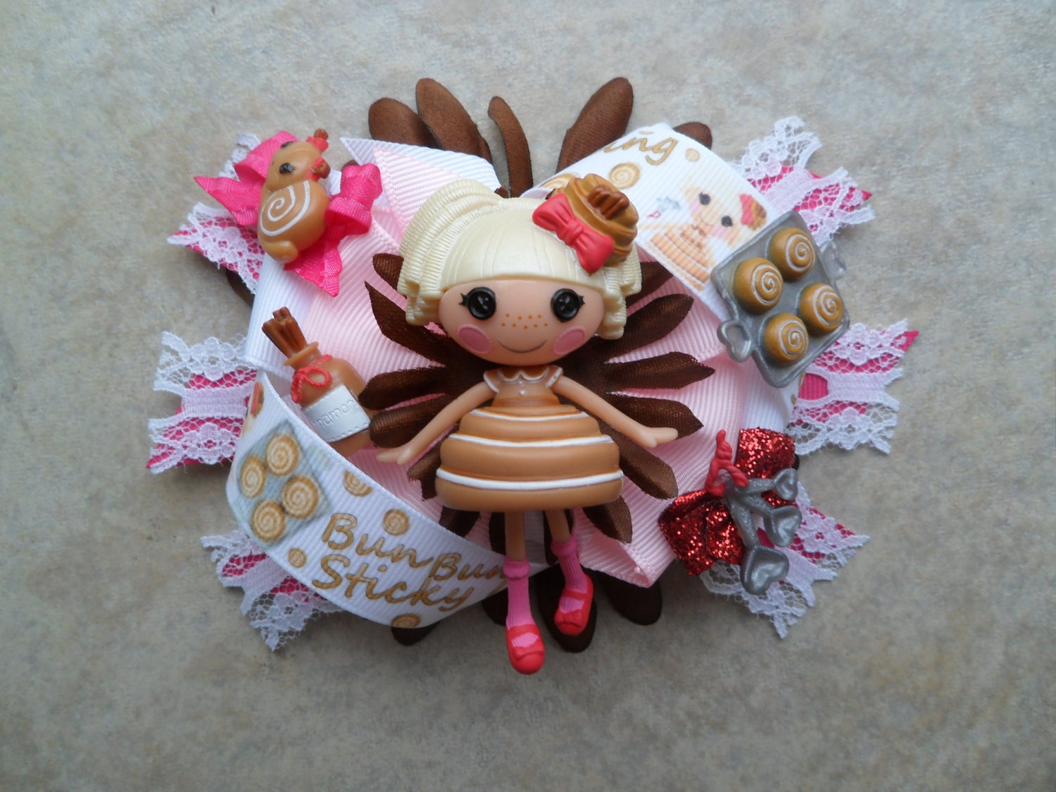 Bun Bun Sticky Icing Lalaloopsy Mini Doll Bow