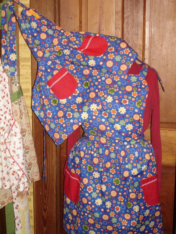 CLeARANCED pRICED for QUIcK SaLE   -MOTHER - DAUGHTER SET     Floral red on blue Full Apron