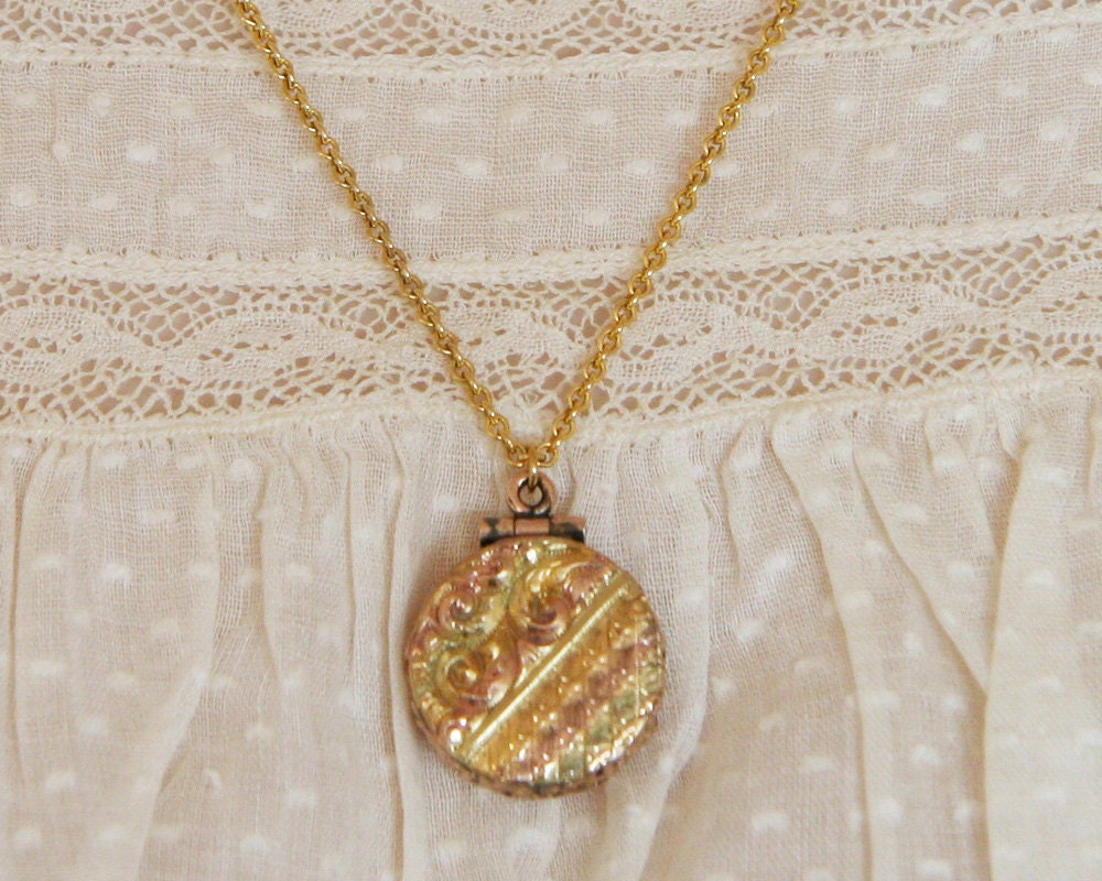 Antique Gold Locket -:- Victorian Locket of Tri-Color Gold c 1860s