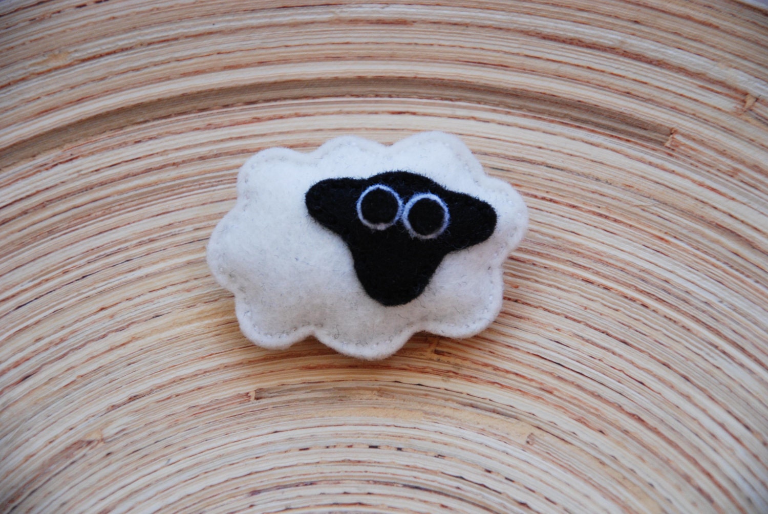 Little lamb Cilka felt brooch
