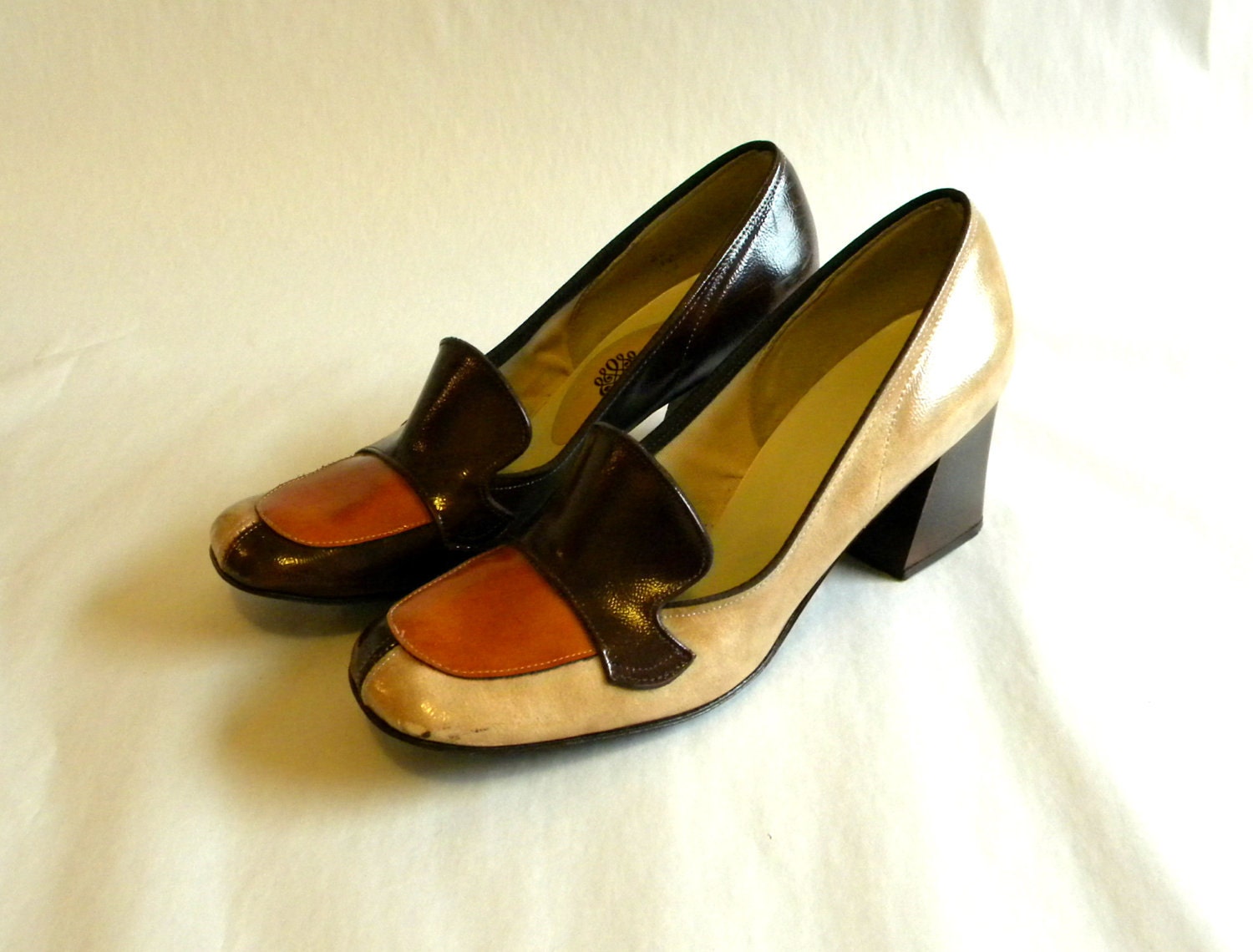 Groovy 70s Color Block Pumps / Chunky Heels / 7 37