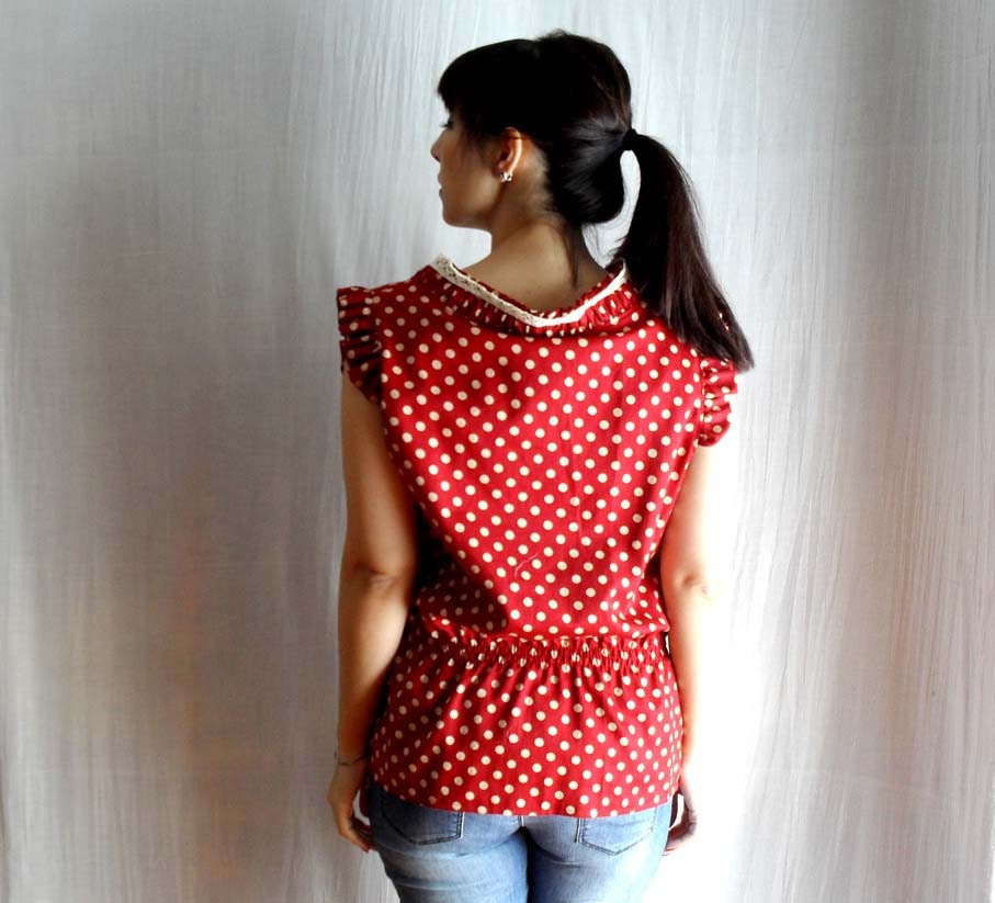 Red polka dot shirt - with lace appliqué and lace trim - 50s style - LAST PIECE size S