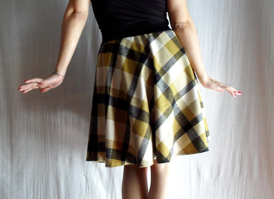 Plaid circle skirt in mustard and black - Sizes from XS to L - LAST PIECE