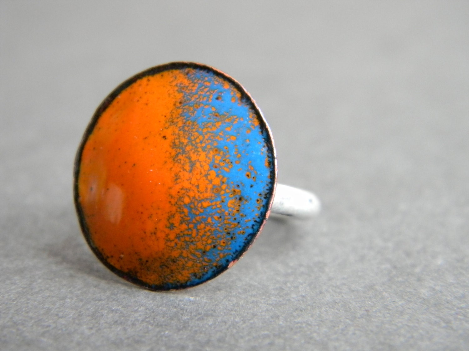 Bright Lights enamel cocktail ring orange and blue - katerieppeljewelry