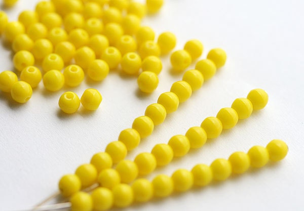 Bright yellow czech glass beads round spacers, druk, small - 4mm - approx.100Pc - 0299