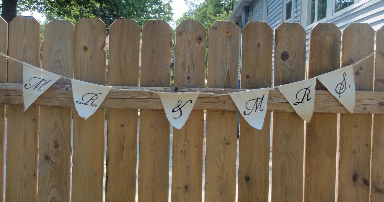 MR & MRS BANNER: handpainted banner for the wedding or sweeheart table, (item 1211)