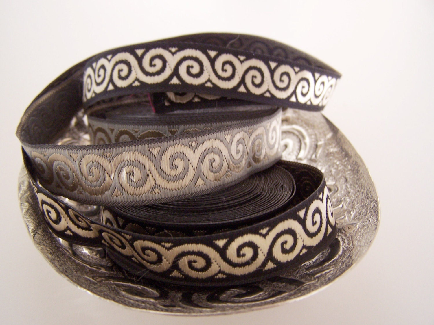 Jacquard grey swirl ribbon (1/2 inch) - 2 yards