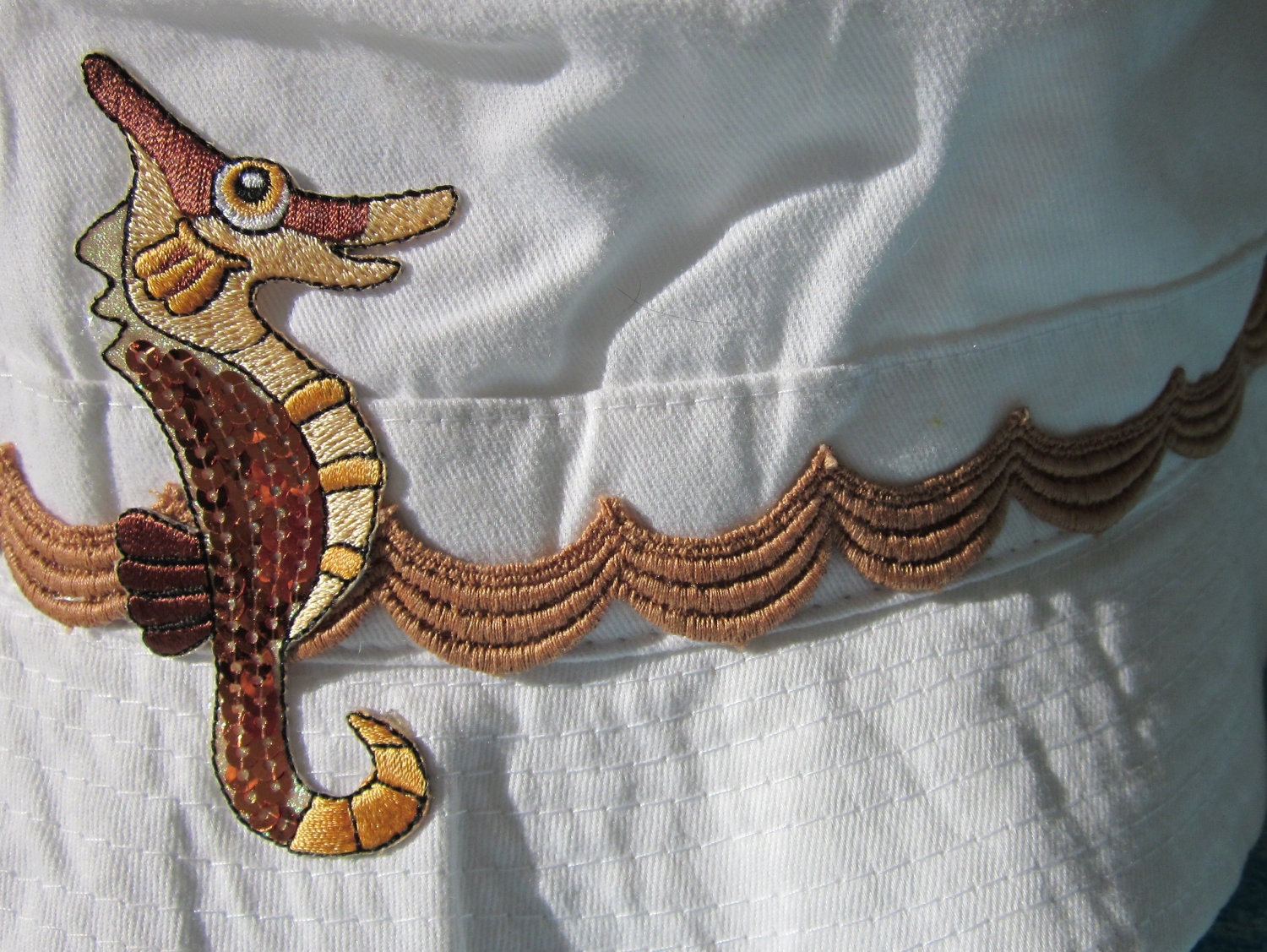 Toddler bucket hat with seahorse.