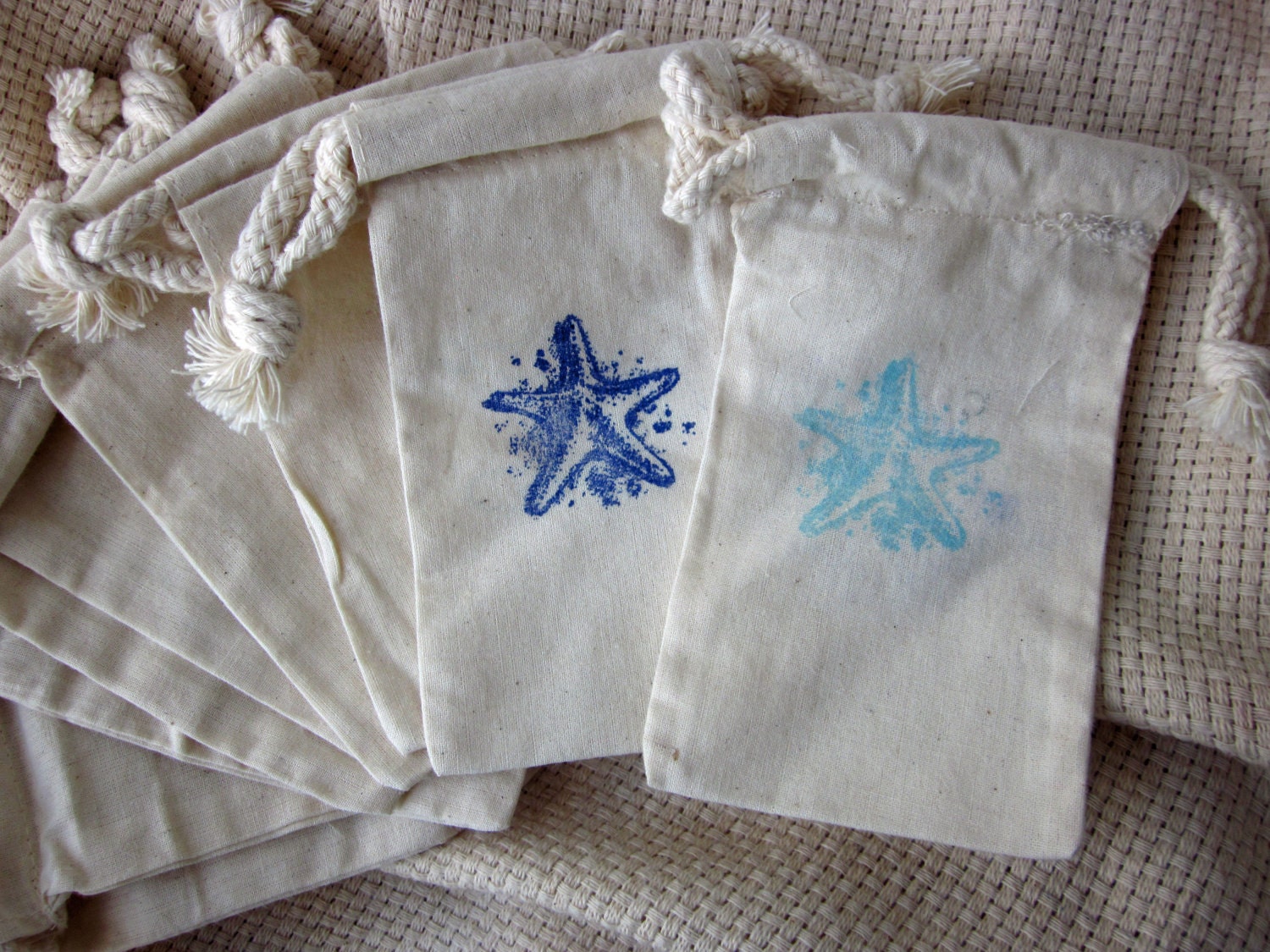 Beach Wedding Favors, 10 Large Starfish Beach Wedding Favors, Cotton Favor Bags size 3x5