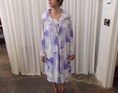 Vintage Lavender 2 Piece SLEEPWEAR - Zip Up ROBE and House DRESS, psych purple flower pattern