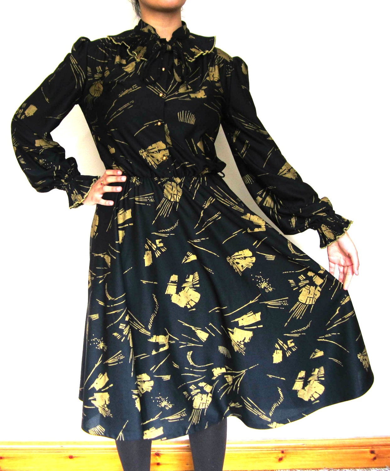 Vintage Midi dress in Gold and Black in size M, full sleeve dress, vintage Black dress with Gold